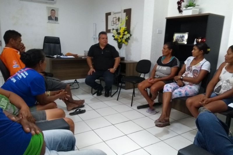 Prefeito se reúne com catadores da ASCAPA para traçar planos e orientações