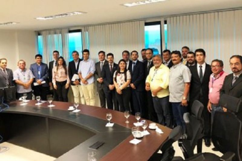 Cinco prefeitos do Sertão assinam termo para aplicar Fundef exclusivamente na educação