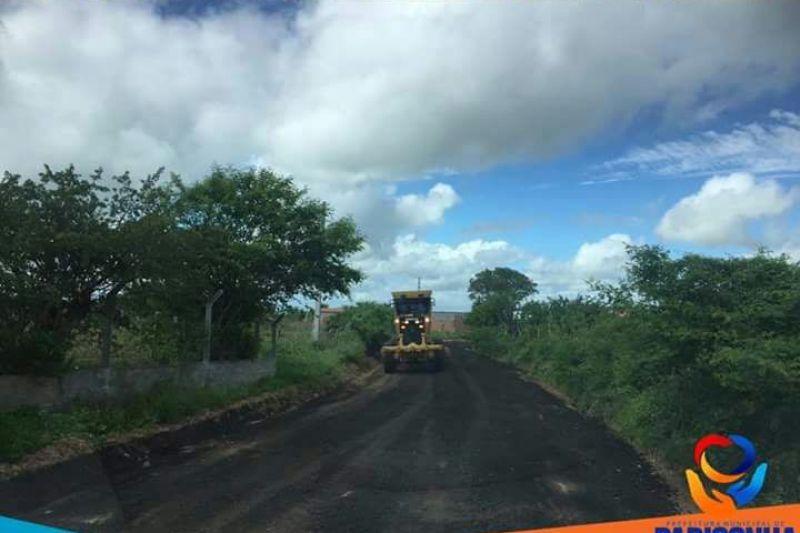 Prefeitura investe em melhorias e asfalto fresado em estradas vicinais, em Pariconha