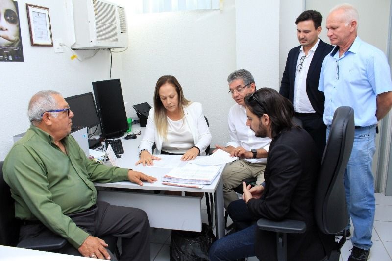 Promotora se reúne com representantes de instituto que realizará concurso em Pão de Açúcar