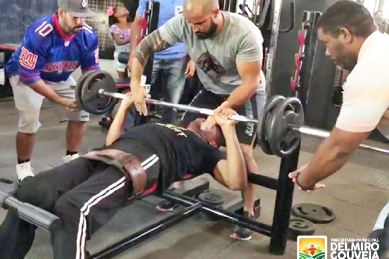 Aluno do Projeto Tatame Legal representa Delmiro em competição na cidade de Floresta (PE)