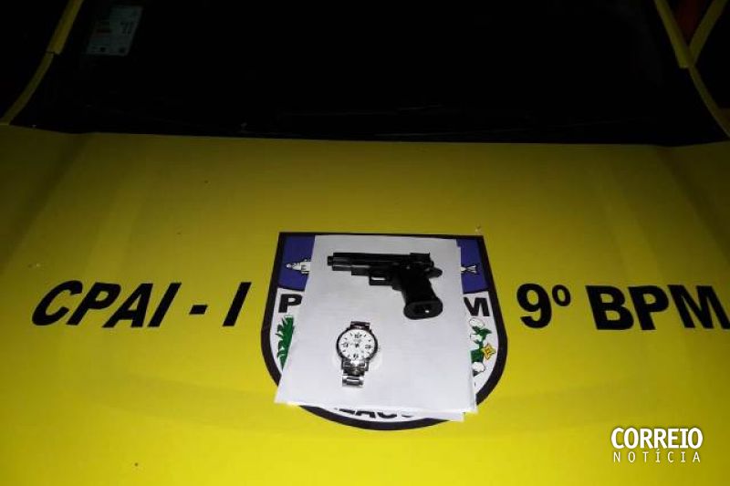 Homem é preso suspeito de praticar assalto com arma de brinquedo em Delmiro Gouveia