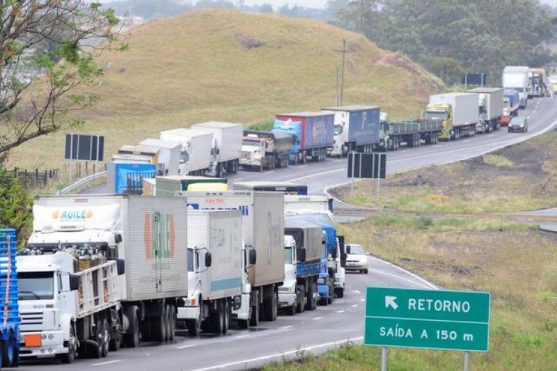A justa paralisação dos caminhoneiros