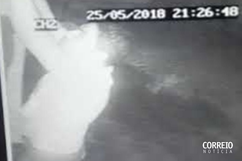 Residência de radialista é alvo de criminoso três vezes no mesmo dia em Delmiro Gouveia