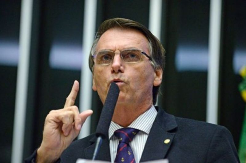 Bolsonaro é autor de projeto que pode punir caminhoneiros com até 4 anos de cadeia