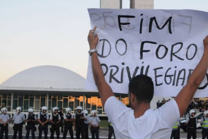 Foro privilegiado, corruptos e corruptores