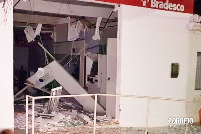 Criminosos invadem cidade de Pão de Açúcar, fazem reféns e explodem agências bancárias