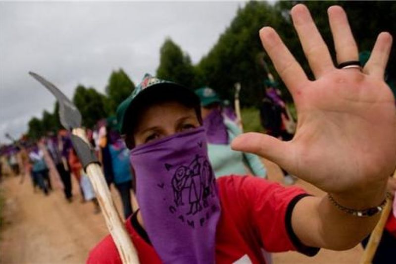 A esquerda baderneira está como barata tonta