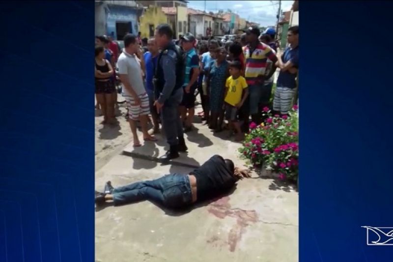 Assaltante atira na própria perna após família reagir a assalto dentro de casa