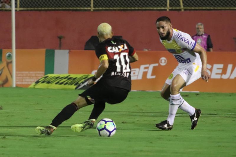 Vitória vence, deixa a zona de rebaixamento e coloca a Chapecoense no Z4