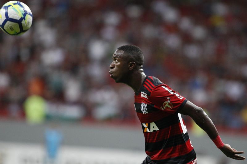 Agressivo e no ritmo das crias, Flamengo se impõe no clássico e acumula gordura