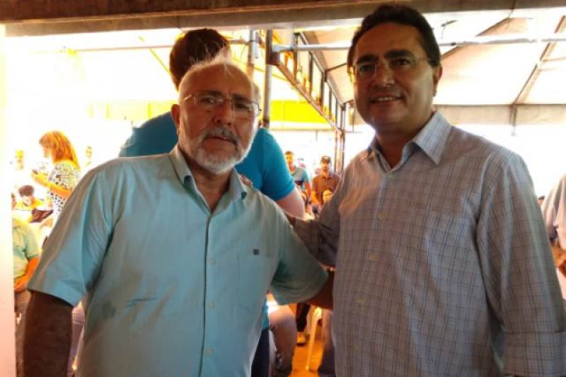 Após racha com Ronaldo Medeiros, prefeito de Delmiro anuncia apoio a Chico Tenório