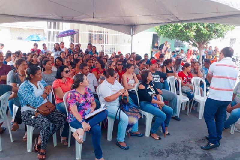 Profissionais da Educação de São José da Tapera realizam ato público e iniciam greve geral