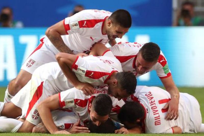 Com golaço de falta, Sérvia bate a Costa Rica e arranca na frente no grupo do Brasil