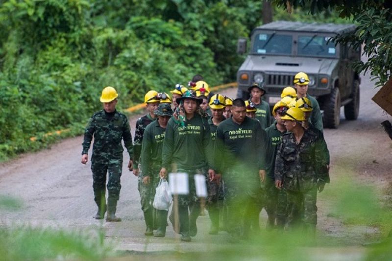 Tailândia completa resgate de oito das 12 crianças que estavam presas em caverna