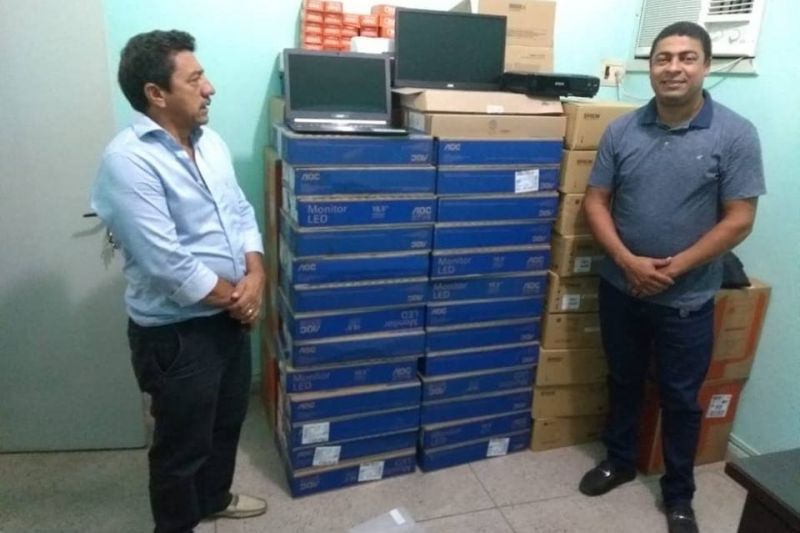 Prefeitura de Água Branca adquire novos computadores para as escolas municipais