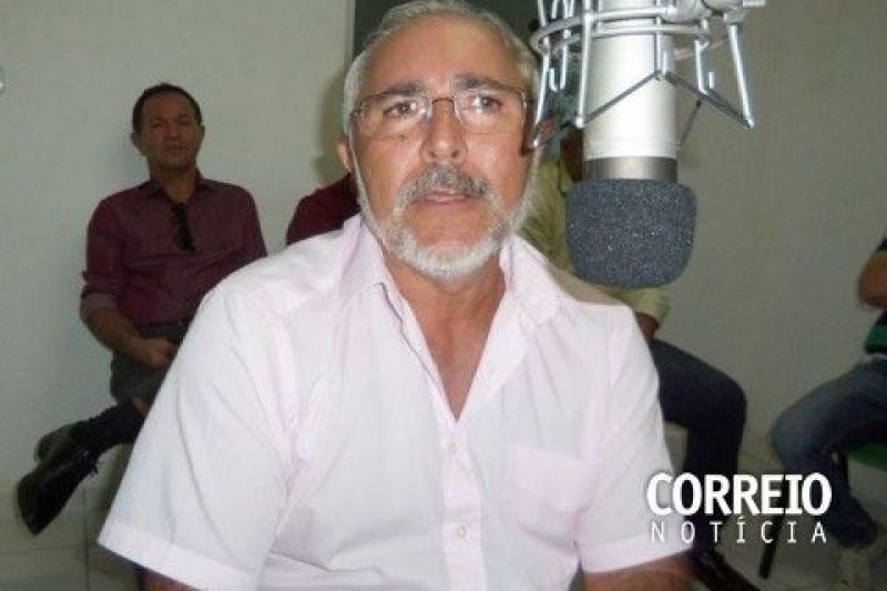 Desaprovação de Padre Eraldo cai, mas ele ainda lidera rejeição entre prefeitos do Sertão