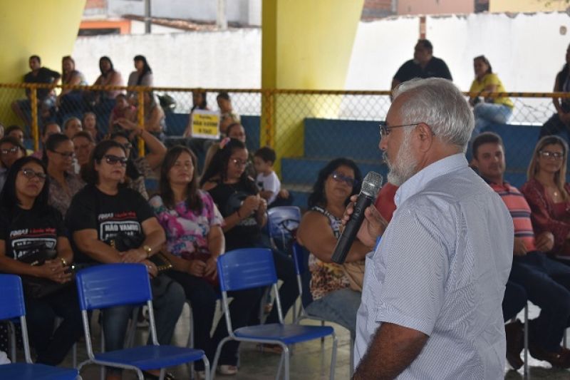 Professores aceitam reajuste de 6,81% oferecido pelo prefeito de Delmiro Gouveia