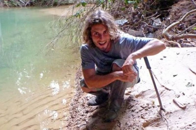 Após pós-doutorado, biólogo vira figurante e tenta bico de modelo nu para se sustentar