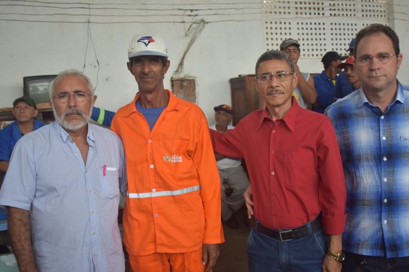 Prefeitura de Delmiro entrega equipamentos de proteção aos servidores da Infraestrutura