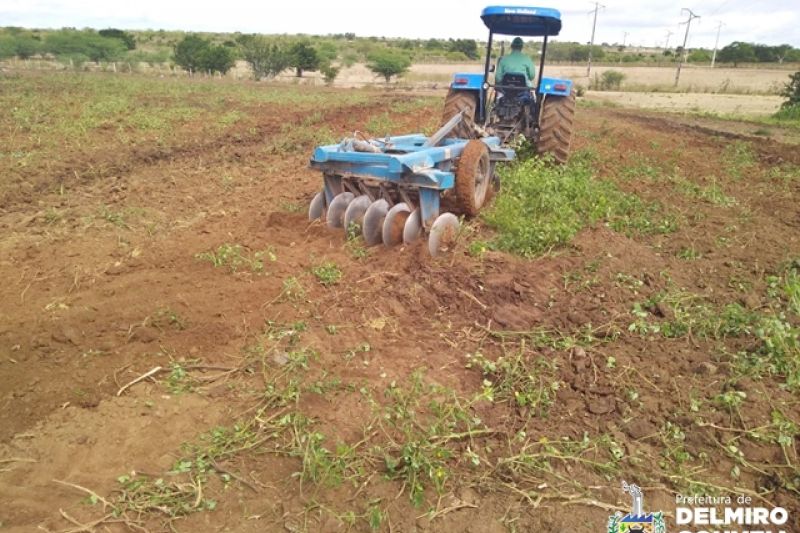 Mais de 4 Mil tarefas de terras já foram aradas pela Prefeitura de Delmiro Gouveia em 2018
