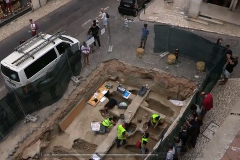 Cemitério medieval com cerca de 20 corpos é encontrado em Lisboa