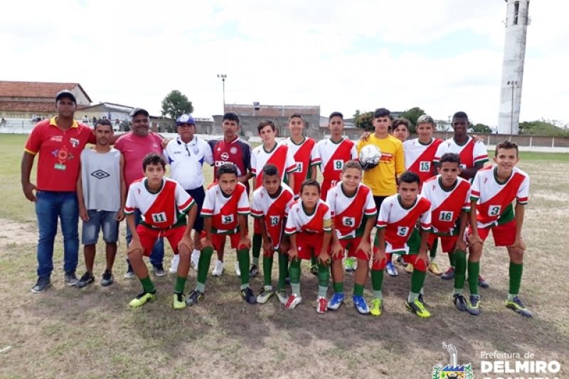 Com apoio da Prefeitura de Delmiro Gouveia, IDEC recebe atletas do CSA para amistoso
