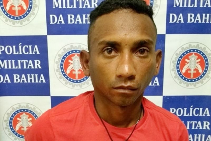 Homem natural de Delmiro é preso ao ser flagrado furtando objetos de policial militar