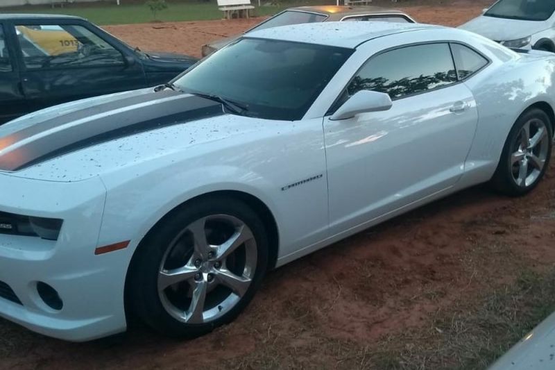 Carro de luxo é apreendido com mais de R$ 10 mil em multas no noroeste do Paraná