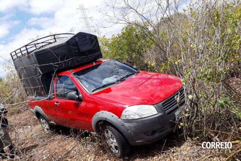 Carro com placa da Paraíba é encontrado abandonado em Inhapi