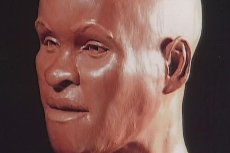 Bombeiros encontram crânio em meio aos escombros do Museu Nacional