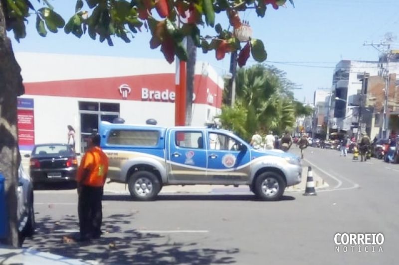 Criminosos fazem reféns em agência bancária durante tentativa de assalto em Paulo Afonso