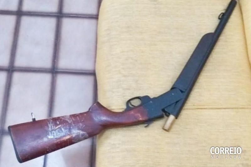 Usuário de drogas é preso depois de ser flagrado com espingarda calibre 12 em Canapi