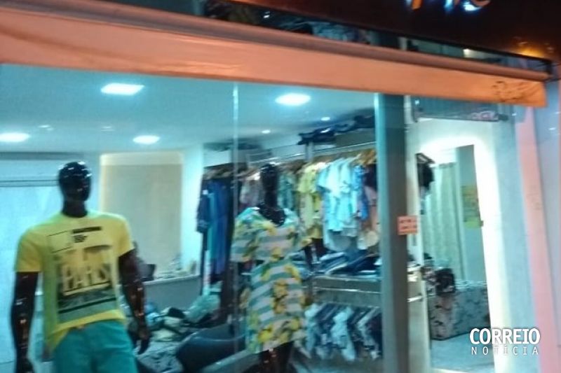 Populares conseguem frustrar tentativa de furto em loja de confecções em Delmiro Gouveia