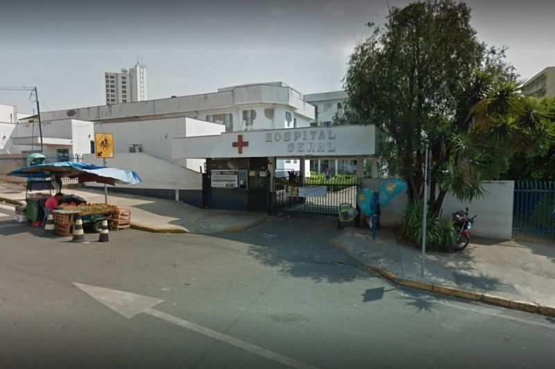 Jovem é deixada em hospital com sinais de estupro e homens armados invadem unidade