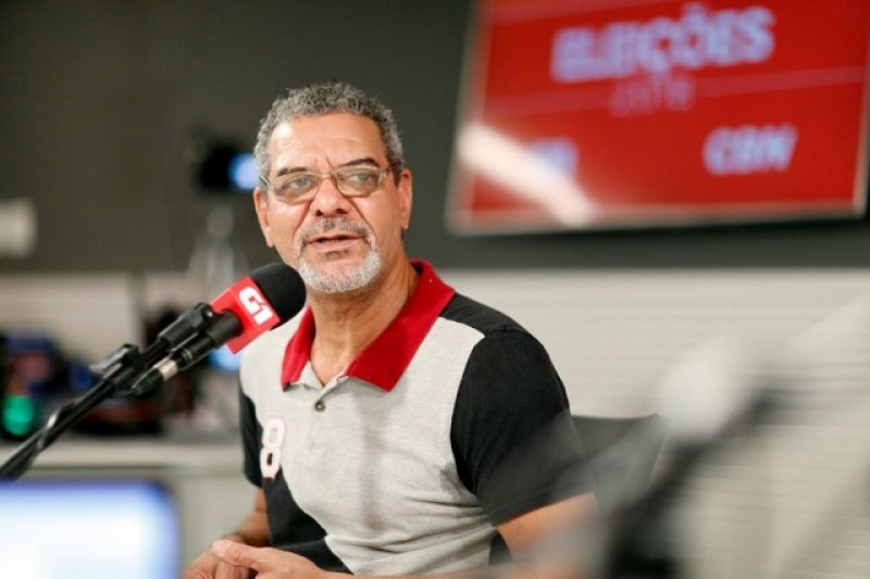 Candidato defende dissolução da PM, criação de milícias de moradores e fim do vestibular