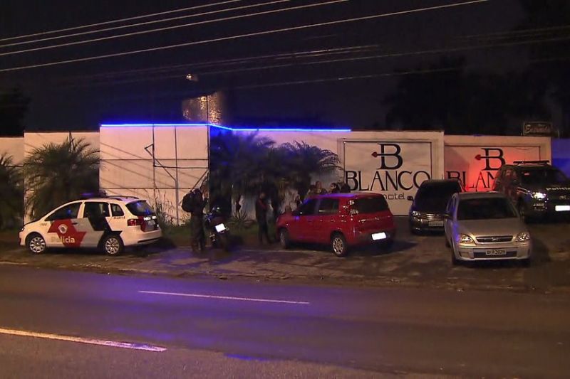 Dois suspeitos de tráfico de drogas morrem após tiroteio em motel