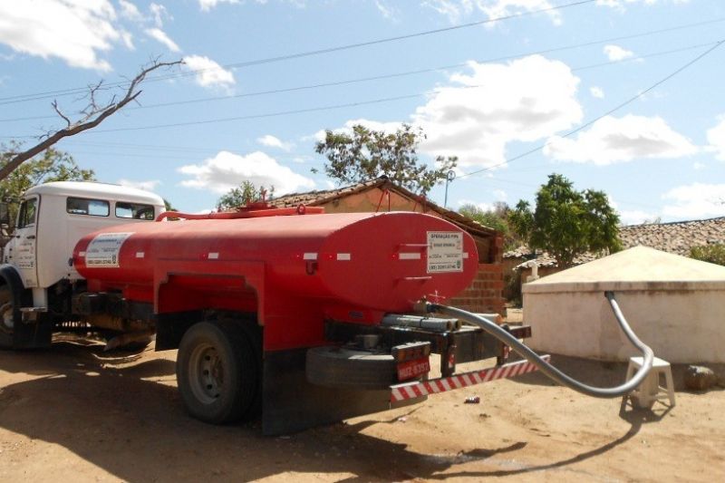 Exército deve pagar R$ 14 milhões para carros-pipa abastecerem zona rural de 38 municípios