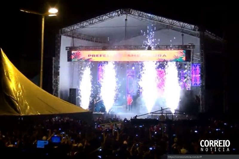 Senador Rui Palmeira promove 10ª edição da Festa do Feijão e lota praça com 50 mil pessoas