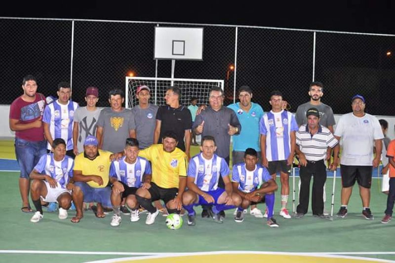 Prefeito entrega uma nova quadra e empossa diretoria de juventude no povoado Campinhos