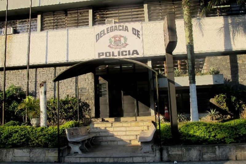 Jovem inventa estupro coletivo para esconder do pai sexo com rapaz que conheceu na web