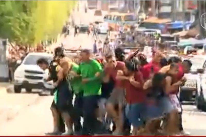 Assaltantes invadem loteria, fazem reféns e morrem após troca de tiros com policiais