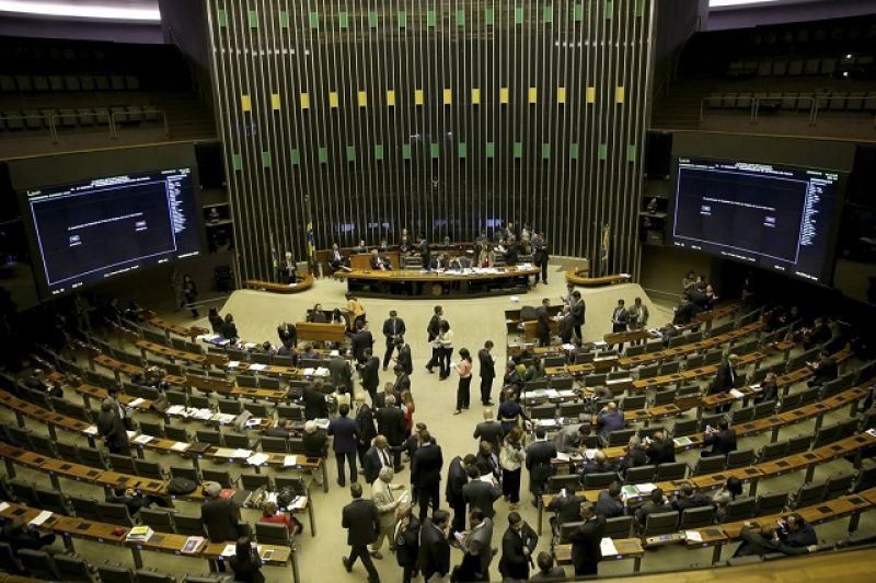 Bancada feminina cresce na Câmara, mas recebe parentes de políticos tradicionais