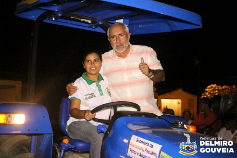 Agricultores do Distrito São Sebastião recebem trator e equipamentos agrícolas