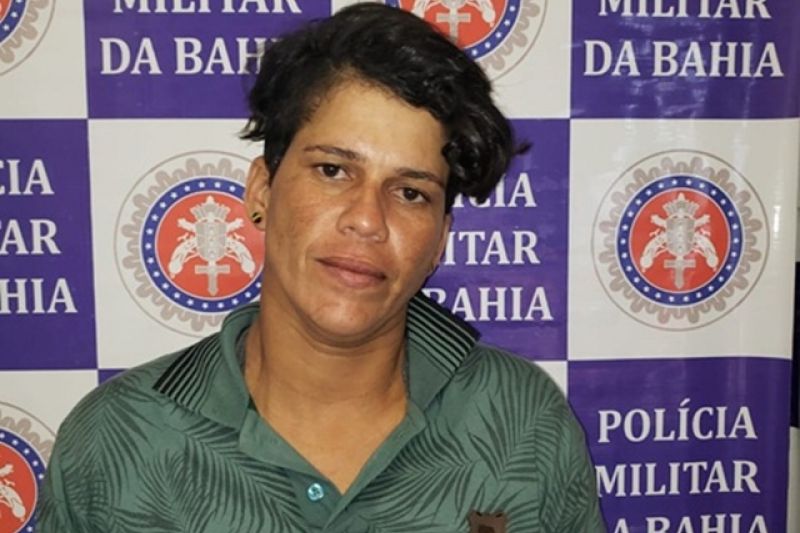 Denúncia anônima ajuda Polícia Militar a prender mulher que realizava “disk drogas”