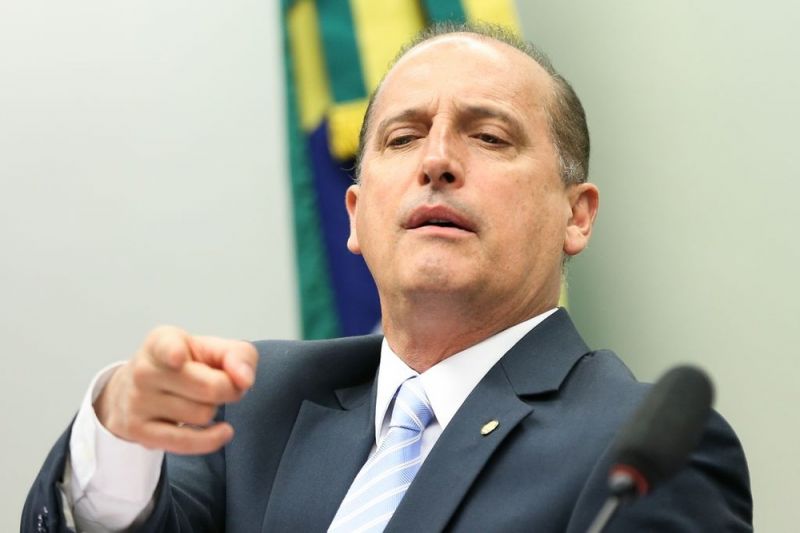 Quem é Onyx Lorenzoni, o ministro que contrariou o partido para apoiar Bolsonaro