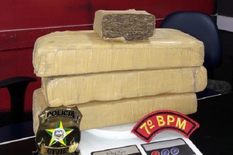 Denúncia anônima ajuda polícias a encontrar droga enterrada na Prainha em Pão de Açúcar