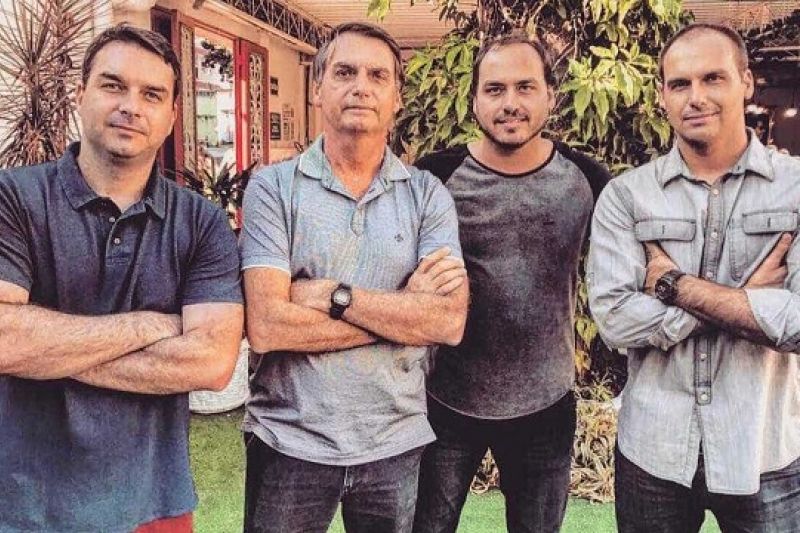 Flávio, Carlos, Eduardo: quais funções exercem os 3 filhos de Bolsonaro