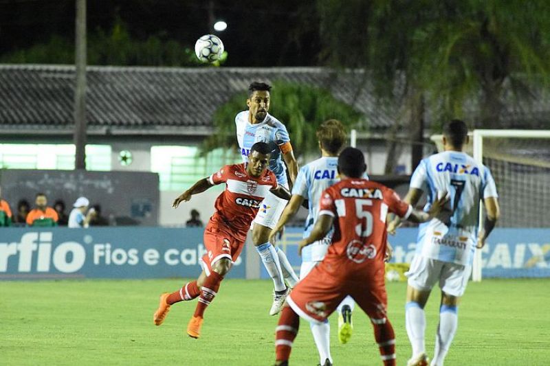 Willians Santana marca duas vezes, CRB bate o Londrina por 2 a 1 e se afasta do Z-4