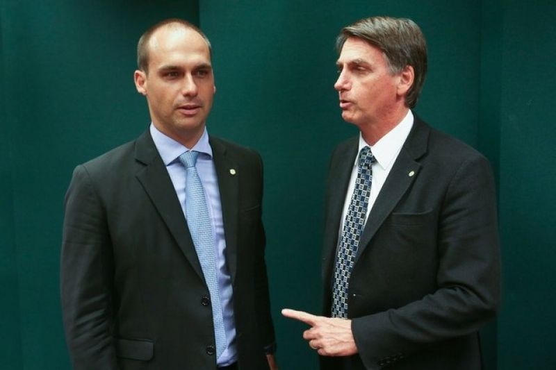 Bolsonaro escolhe assessor do filho para comandar Subchefia Jurídica da Presidência